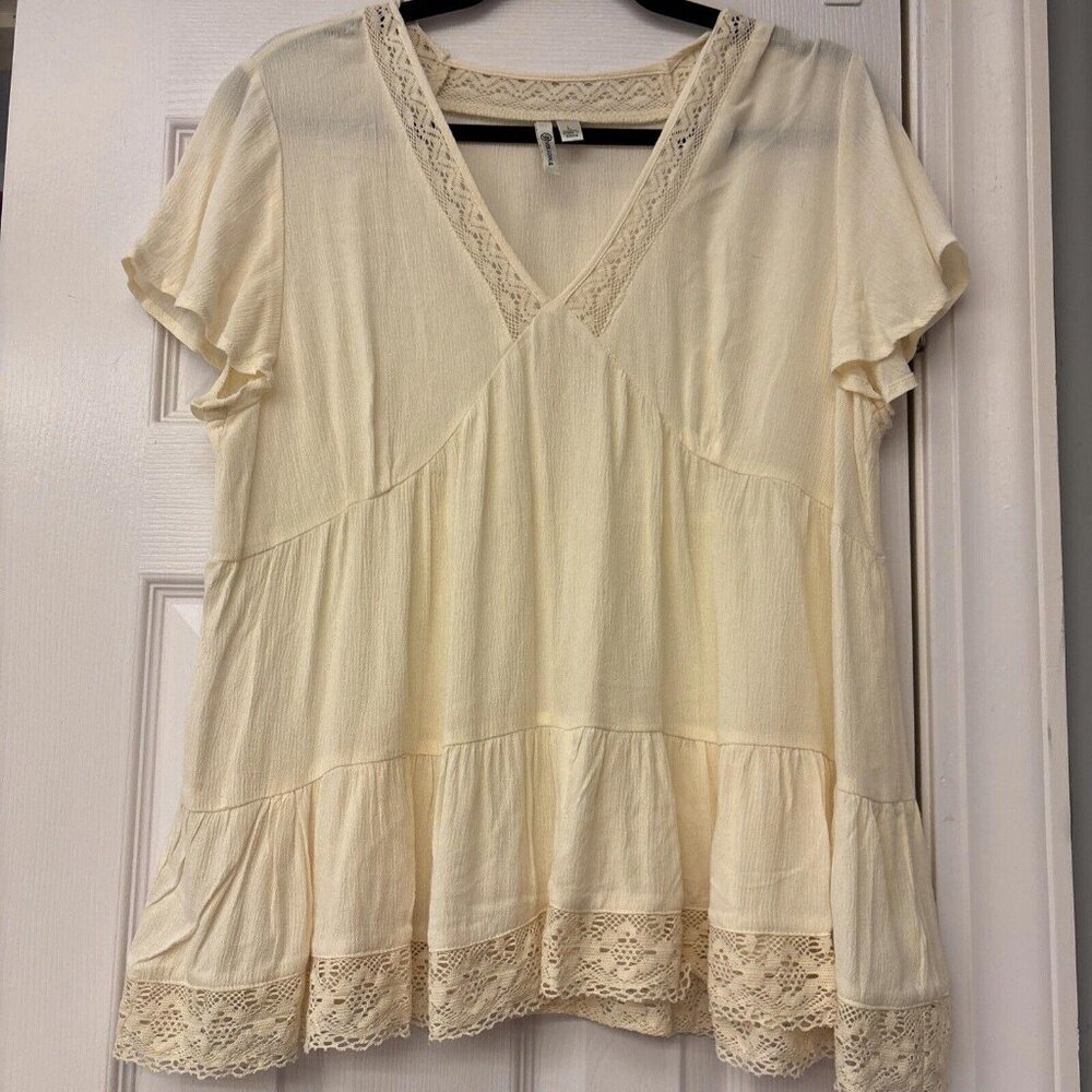 Versona Cream Top V-Neck V Neck  Lace Short Sleeve. Size L. Lace. Casual Work - Picture 6 of 7